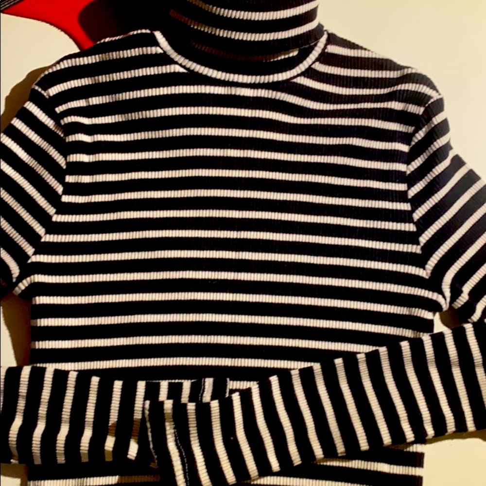Black,white stripes Long sleeve turtle neck shirt